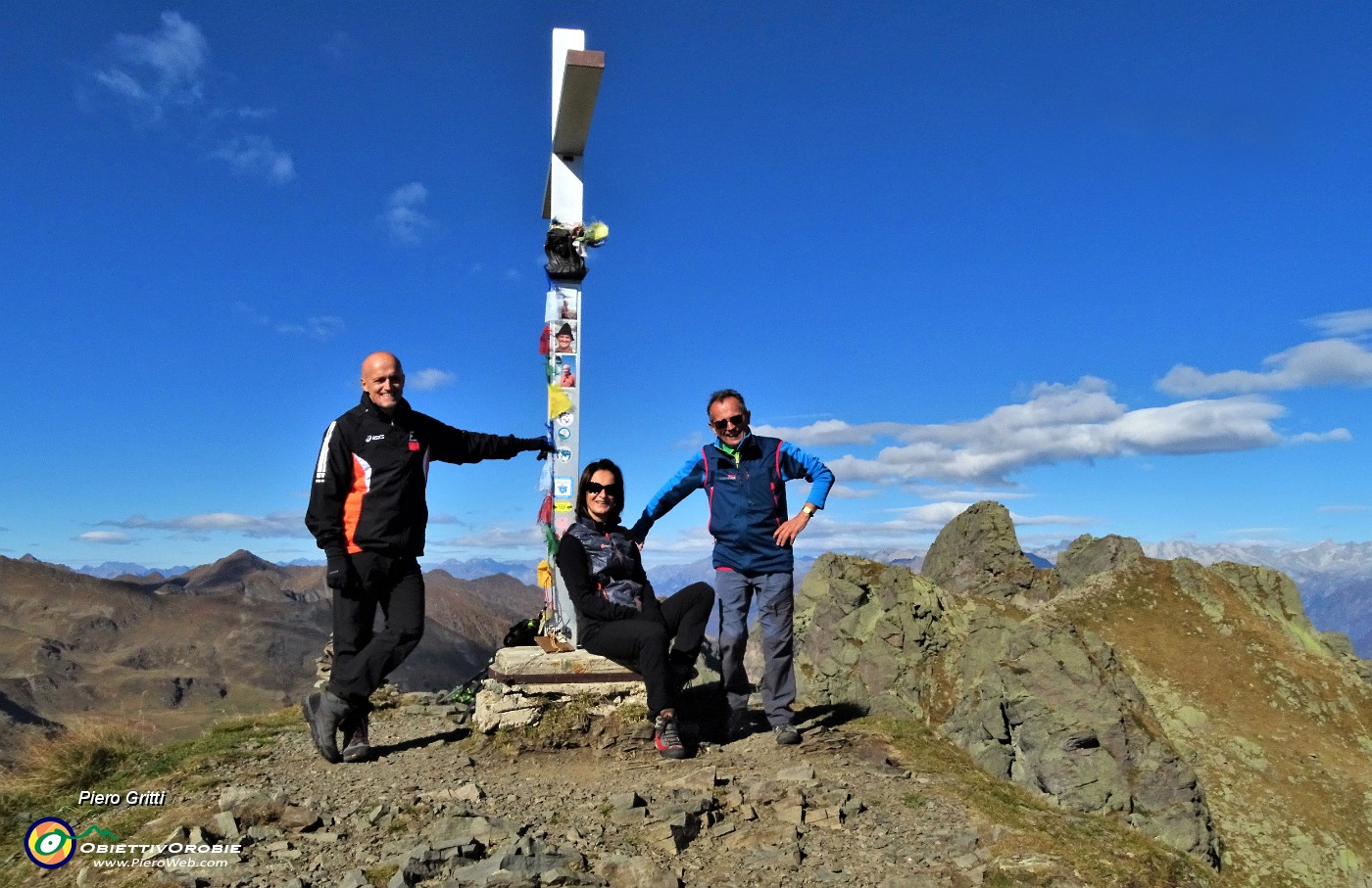 65 Alla croce di  Cima di Valle Pianella (2349 m) con Torrione di Mezzaluna.JPG -                                